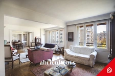 Appartement à vendre - 5 pièces - 2 à 3 chambres - 103 m² - Paris 16 ème / Boulevard Murat - 1 140 000 euros