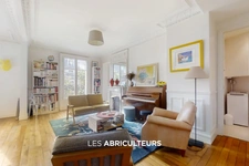 Appartement 4 pièces<span></span>2 chambres<span></span>69 m²<span></span>Paris 18
