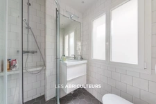 Studio<span></span>24 m² avec balcon<span></span>315 000 € <span></span>Paris 10