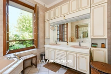 ORLEANS / PROCHE GARE<span></span>MAISON BOURGEOISE AVEC JARDIN<span></span>9 PIECES<span></span>7 CHAMBRES<span></span>205 m2<span></span>675.000 €