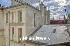 PARIS 18 EME / ABBESSES - APPARTEMENT - 2 PIECES - 1 CHAMBRE - 26 m2 - 300.000€