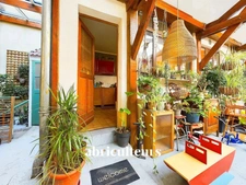 Maison de famille atypique de 240m2 avec 5 chambres, une maisonnette indépendante et un grand jardin arboré de 250m2<span></span>Rue Rochebrune, 93100 Montreuil<span></span>Quartier Mûrs à Pêches