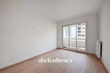 Appartement rénové avec balcon cave<span></span>59 m2<span></span>Issy-les-Moulineaux (92130)