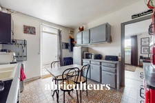 CHATEAU-LANDON<span></span>MAISON ET DEPENDANCE<span></span>5 PIÈCES <span></span>4 CHAMBRES<span></span>65 et 52 M2<span></span>192.500 €