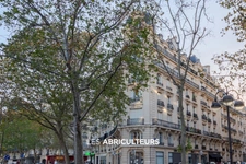 PARIS 15 - PLACE DE BRETEUIL - 5  PIECES - 146 m²