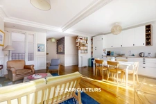 Appartement 4 pièces<span></span>2 chambres<span></span>69 m²<span></span>Paris 18