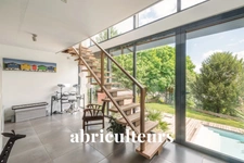 LA MEMBROLLE SUR CHOISILLE / TOURS<span></span>MAISON OSSATURE BOIS AVEC PISCINE<span></span>6 PIECES<span></span>4 CHAMBRES<span></span>1 BUREAU<span></span>170 M2<span></span>700.000 €