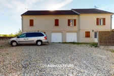 Maison d'environ 127 m2 entre Senlis et Chantilly avec un petit Jardin