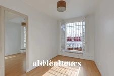 PARIS 18 EME / ABBESSES - APPARTEMENT - 2 PIECES - 1 CHAMBRE - 26 m2 - 300.000€