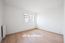 Appartement rénové avec balcon cave<span></span>59 m2<span></span>Issy-les-Moulineaux (92130)