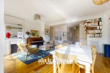 Appartement 4 pièces - 2 chambres - 69 m² - Paris 18