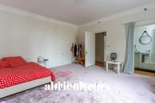 COGNAC / CENTRE-VILLE - MAISON DE VILLE AVEC TERRAIN DE 467 M2- 8 PIECES - 5 CHAMBRES  - 230 M2 - 435.000€