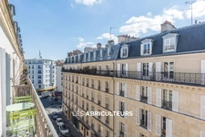 Studio<span></span>24 m² avec balcon<span></span>315 000 € <span></span>Paris 10