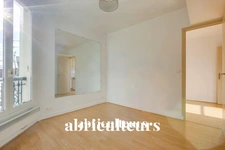 PARIS 18 EME / ABBESSES - APPARTEMENT - 2 PIECES - 1 CHAMBRE - 26 m2 - 300.000€