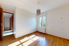 Maison d'environ 127 m2 entre Senlis et Chantilly avec un petit Jardin