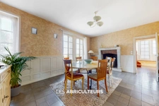 Belle demeure de caractère<span></span>10 pièces<span></span>280 m²<span></span>888 000