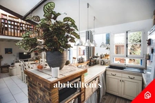 À Courbevoie, immense maison en vente 1200000