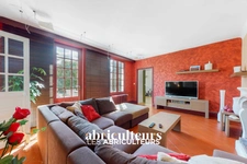 Belle demeure de caractère - 10 pièces - 280 m² - 888 000