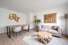 Appartement rénové avec balcon cave<span></span>59 m2<span></span>Issy-les-Moulineaux (92130)