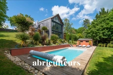 LA MEMBROLLE SUR CHOISILLE / TOURS<span></span>MAISON OSSATURE BOIS AVEC PISCINE<span></span>6 PIECES<span></span>4 CHAMBRES<span></span>1 BUREAU<span></span>170 M2<span></span>700.000 €