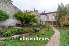 COGNAC / CENTRE-VILLE<span></span>MAISON DE VILLE AVEC TERRAIN DE 467 M2- 8 PIECES<span></span>5 CHAMBRES <span></span>230 M2<span></span>435.000€