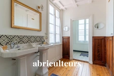 COGNAC / CENTRE-VILLE<span></span>MAISON DE VILLE AVEC TERRAIN DE 467 M2- 8 PIECES<span></span>5 CHAMBRES <span></span>230 M2<span></span>435.000€