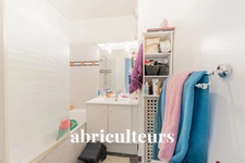 CHOISY LE ROI<span></span>APPARTEMENT AVEC BALCON ET PARKING BOX<span></span>3 PIECES<span></span>2 CHAMBRE<span></span>59M2<span></span>190.000€