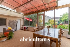 COGNAC / CENTRE-VILLE<span></span>MAISON DE VILLE AVEC TERRAIN DE 467 M2- 8 PIECES<span></span>5 CHAMBRES <span></span>230 M2<span></span>435.000€