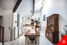 À Courbevoie, immense maison en vente 1200000