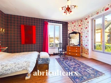 MONTARGIS CENTRE<span></span>MAISON<span></span>8 PIECES<span></span>5/6 CHAMBRES<span></span>210 M2<span></span>309000 €