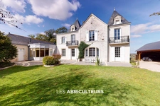 Belle demeure de caractère<span></span>10 pièces<span></span>280 m²<span></span>888 000