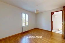 Maison d'environ 127 m2 entre Senlis et Chantilly avec un petit Jardin