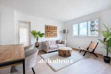 Appartement rénové avec balcon cave<span></span>59 m2<span></span>Issy-les-Moulineaux (92130)