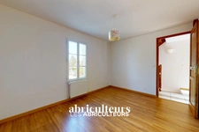 Maison d'environ 127 m2 entre Senlis et Chantilly avec un petit Jardin