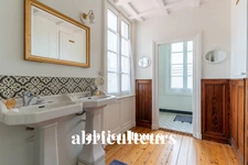 COGNAC / CENTRE-VILLE - MAISON DE VILLE AVEC TERRAIN DE 467 M2- 8 PIECES - 5 CHAMBRES  - 230 M2 - 435.000€