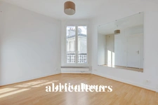 PARIS 18 EME / ABBESSES - APPARTEMENT - 2 PIECES - 1 CHAMBRE - 26 m2 - 300.000€