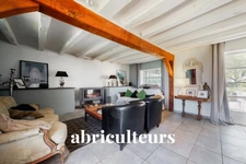 VILLEMOUTIERS / PROCHE MONTARGIS<span></span>MAISON LONGERE RENOVEE<span></span>8 PIECES<span></span>5 CHAMBRES<span></span>360 M2<span></span>375.000 €