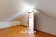 Maison d'environ 127 m2 entre Senlis et Chantilly avec un petit Jardin