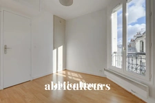 PARIS 18 EME / ABBESSES - APPARTEMENT - 2 PIECES - 1 CHAMBRE - 26 m2 - 300.000€