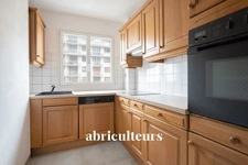 Appartement rénové avec balcon cave<span></span>59 m2<span></span>Issy-les-Moulineaux (92130)