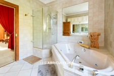 ORLEANS / PROCHE GARE<span></span>MAISON BOURGEOISE AVEC JARDIN<span></span>9 PIECES<span></span>7 CHAMBRES<span></span>205 m2<span></span>675.000 €