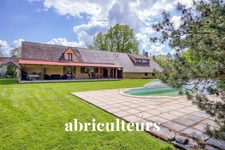 NIBELLE<span></span>MAISON 9 PIECES<span></span>7 CHAMBRES<span></span>PISCINE<span></span>315 M2<span></span>400.000 €