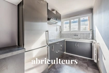 PUTEAUX / REPUBLIQUE<span></span>APPARTEMENT AVEC BALCON<span></span>2 PIECES<span></span>1 CHAMBRE- 48 M²<span></span>390.000 €