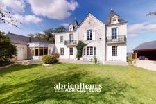 Belle demeure de caractère - 10 pièces - 280 m² - 888 000