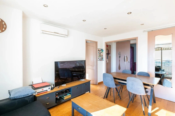 Appartement lumineux de 65m2 avec 3 chambres et balcon  vendu à Marseille 15 (13015)
