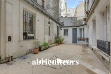 PARIS 18 EME / ABBESSES - APPARTEMENT - 2 PIECES - 1 CHAMBRE - 26 m2 - 300.000€
