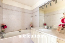 PARIS 11 / QUARTIER ROQUETTE<span></span>APPARTEMENT AVEC TERRASSE<span></span>2 PIECES<span></span>1 CHAMBRE<span></span>49 M2<span></span>632.400 €