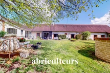 VILLEMOUTIERS / PROCHE MONTARGIS<span></span>MAISON LONGERE RENOVEE<span></span>8 PIECES<span></span>5 CHAMBRES<span></span>360 M2<span></span>375.000 €