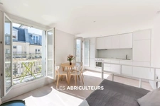 Studio<span></span>24 m² avec balcon<span></span>315 000 € <span></span>Paris 10