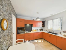 SAINT-CLEMENT / SENS<span></span>MAISON<span></span>3 PIECES<span></span>2 CHAMBRES<span></span>101 M2<span></span>234.500 €